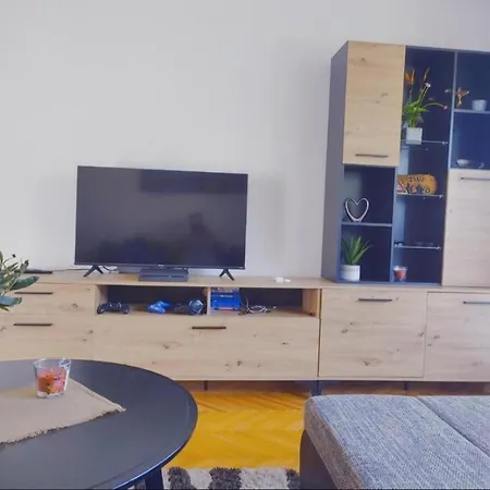 Self Check In Two Bedroom In Centre Split